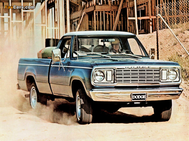 Dodge W100 Custom Pickup 1977 wallpapers (640 x 480)