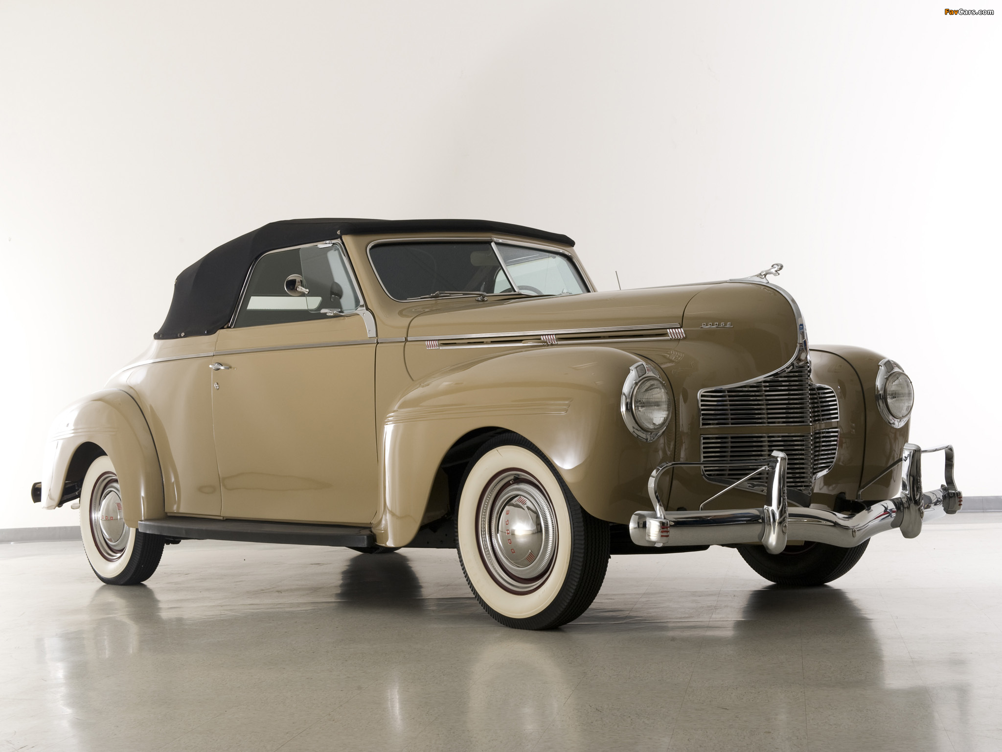 Images of Dodge Deluxe Convertible Coupe (D-14) 1940 (2048 x 1536)