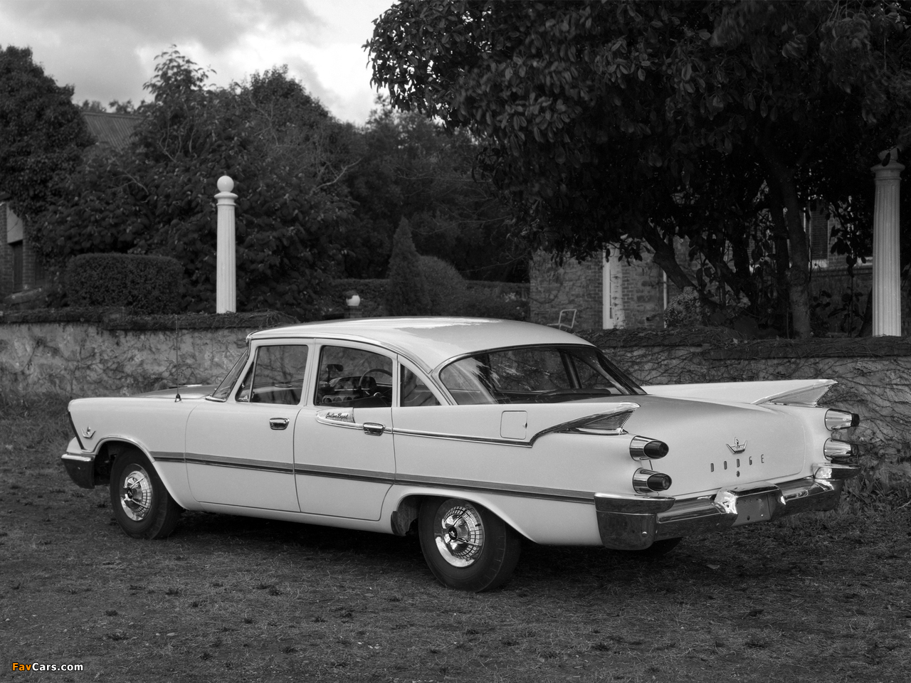 Dodge Phoenix Custom Regal (PD4) 1960–61 wallpapers (1280 x 960)