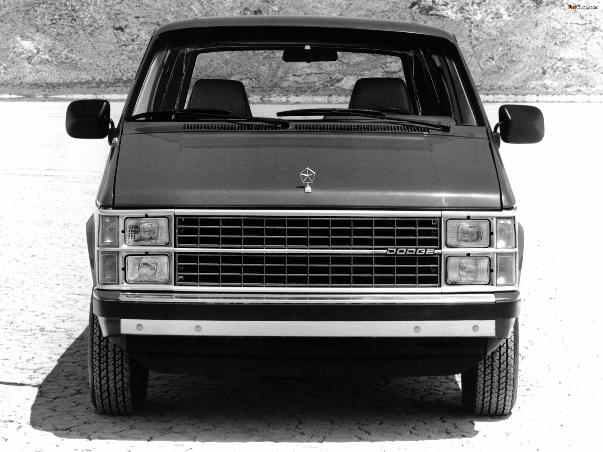 Pictures of Dodge Mini Ram Van 1984–88 (2048 x 1536)