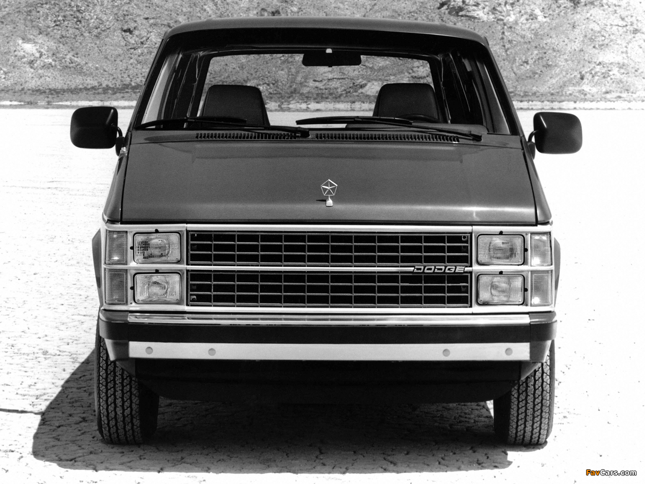 Pictures of Dodge Mini Ram Van 1984–88 (1280 x 960)