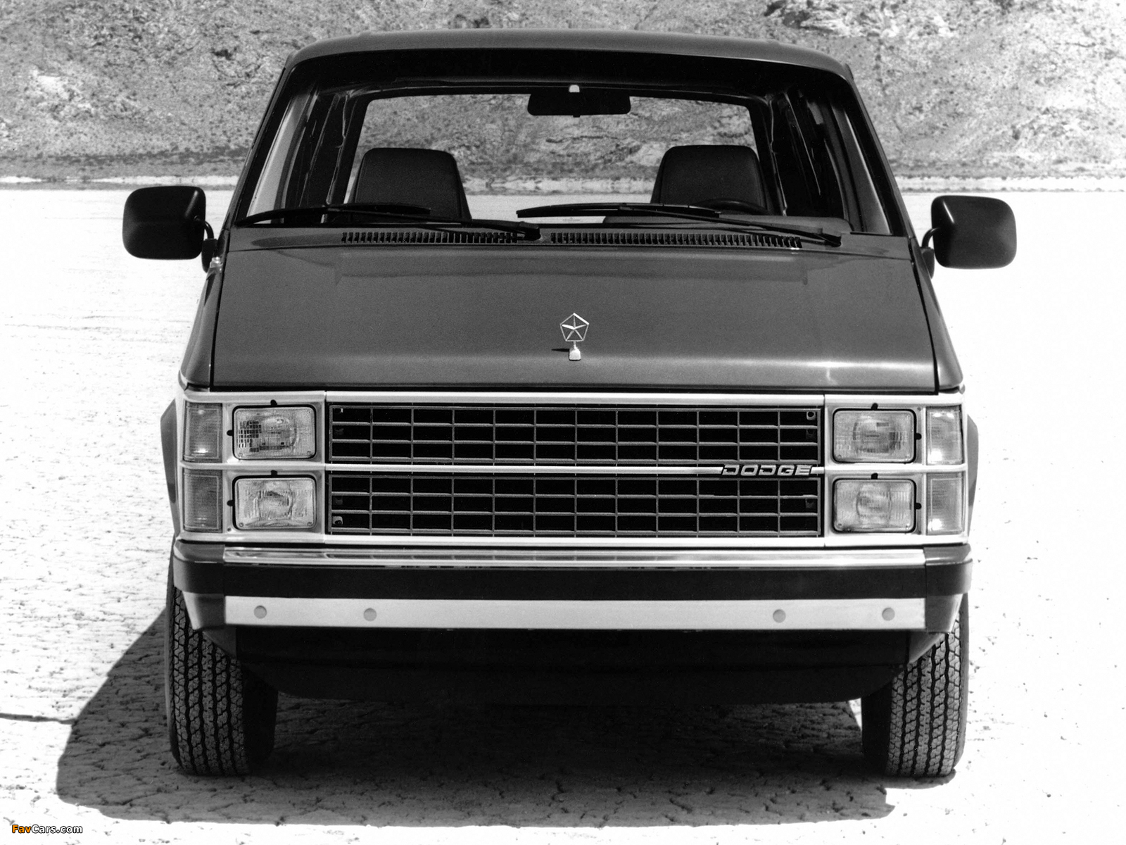 Pictures of Dodge Mini Ram Van 1984–88 (1600 x 1200)