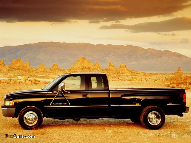 Dodge Ram 3500 Club Cab 1994–2002 images (640 x 480)