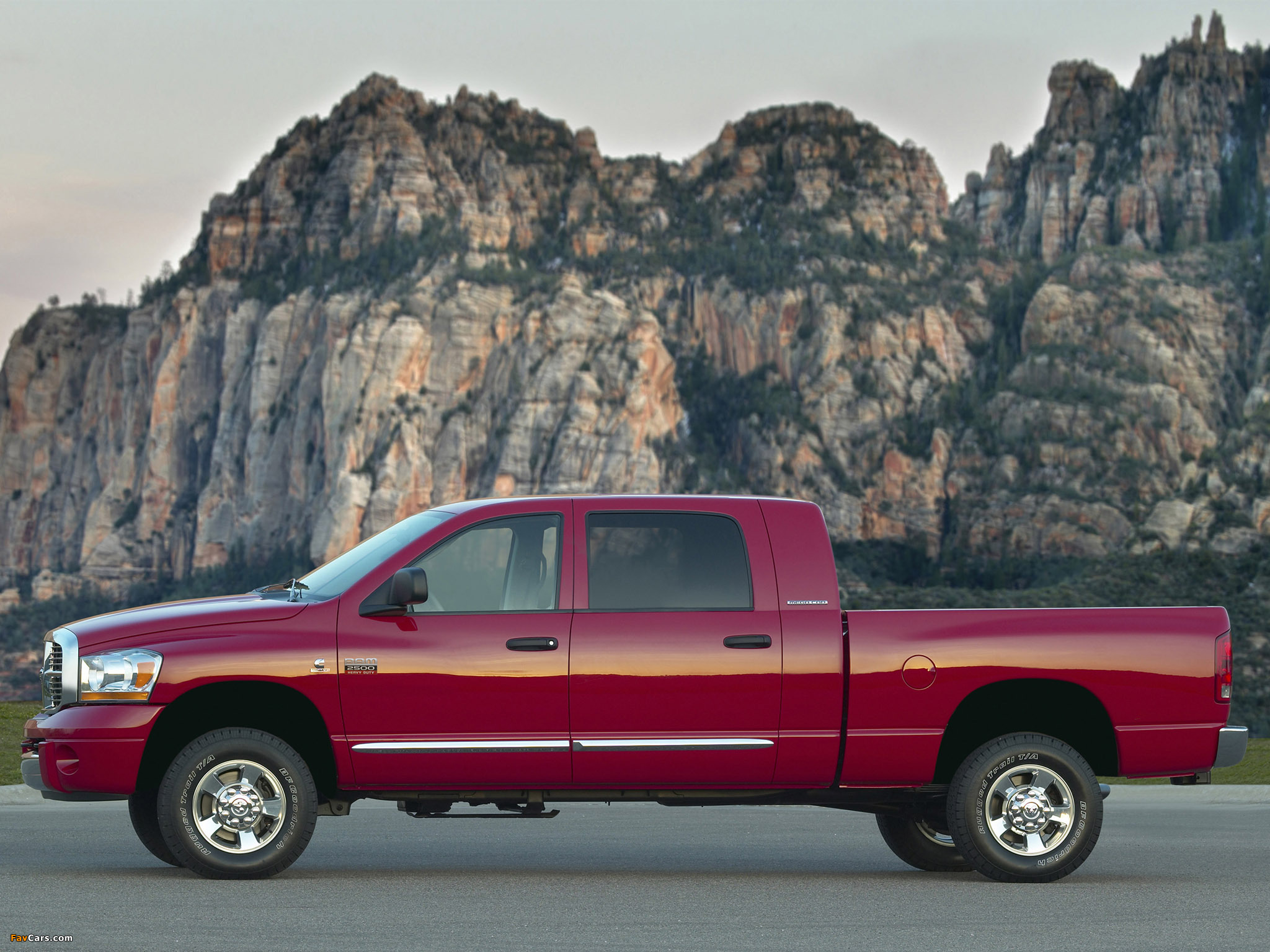 Dodge Ram 2500 Mega Cab 2006–09 wallpapers (2048 x 1536)