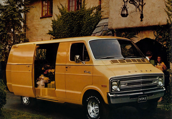 Dodge Tradesman Maxivan 1977 photos