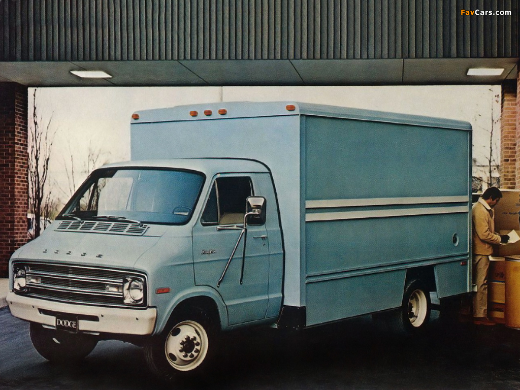 Dodge Tradesman CB300 Cary Van 1977 wallpapers (1024 x 768)