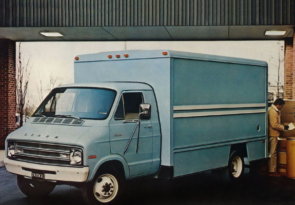 Dodge Tradesman CB300 Cary Van 1977 wallpapers
