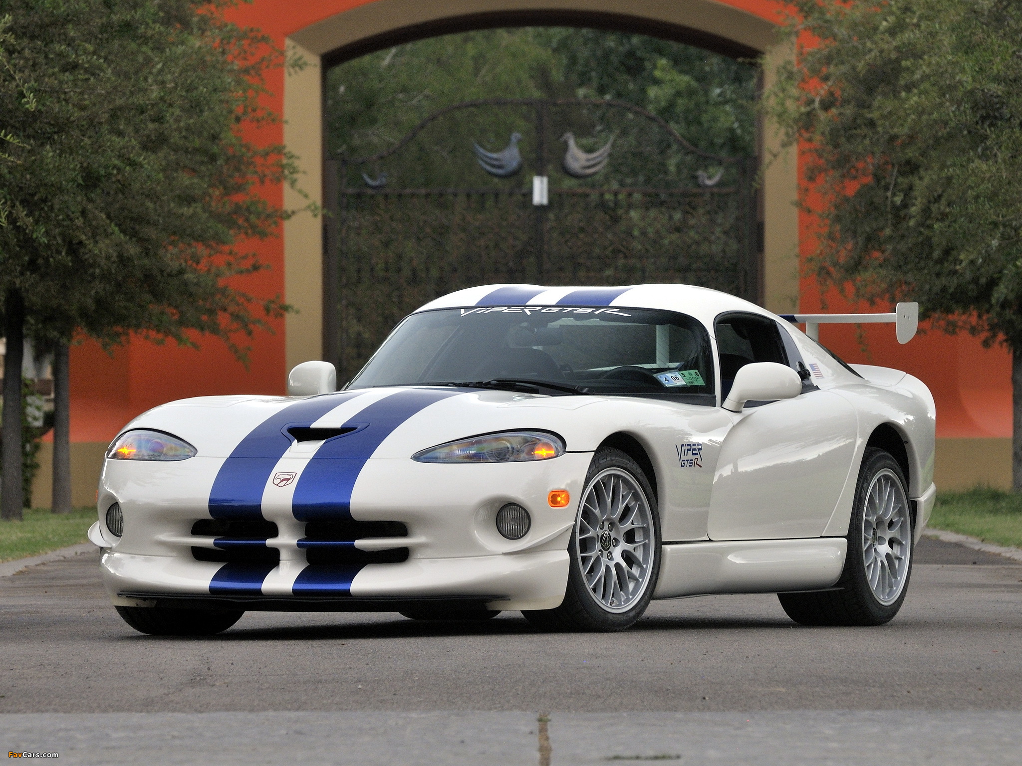 Images of Dodge Viper GTS-R GT2 Championship Edition 1998 (2048 x 1536)