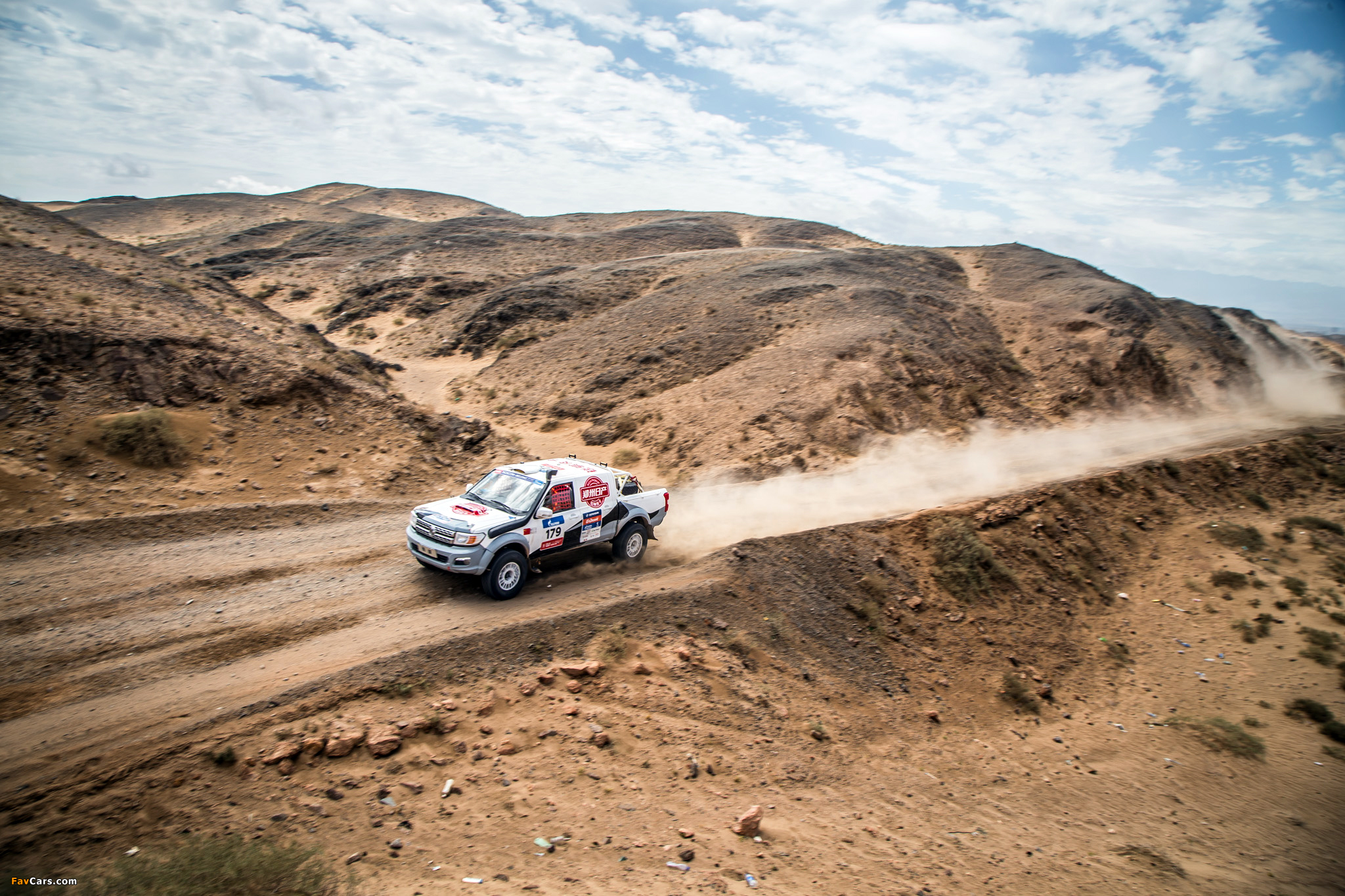 Dongfeng Rich Silk Way Rally 2016 photos (2048 x 1365)