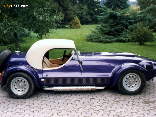 Images of FF Roadster 1974–77 (640 x 480)