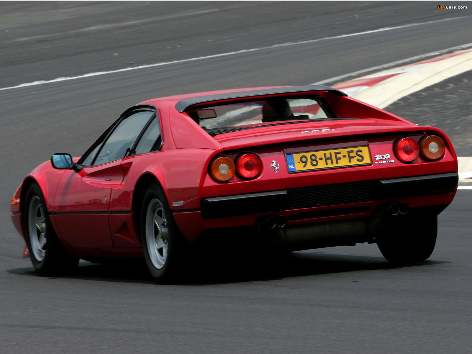 Images of Ferrari 208 GTB Turbo 1982–85 (1600 x 1200)