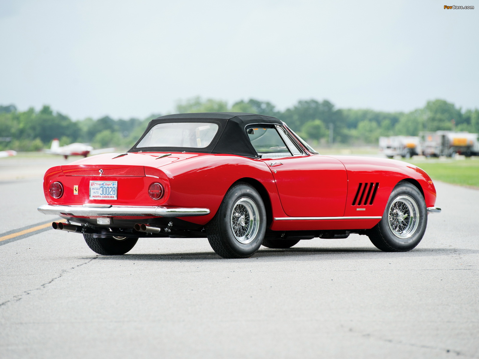 Ferrari 275 GTB/4 NART Spider 1967–68 wallpapers (1600 x 1200)