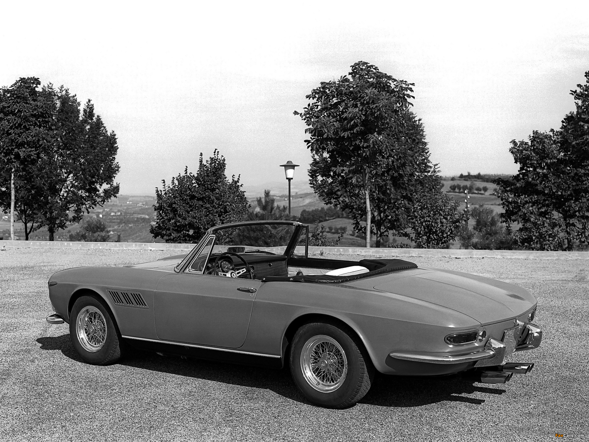 Photos of Ferrari 275 GTS Spider 1964–66 (2048 x 1536)