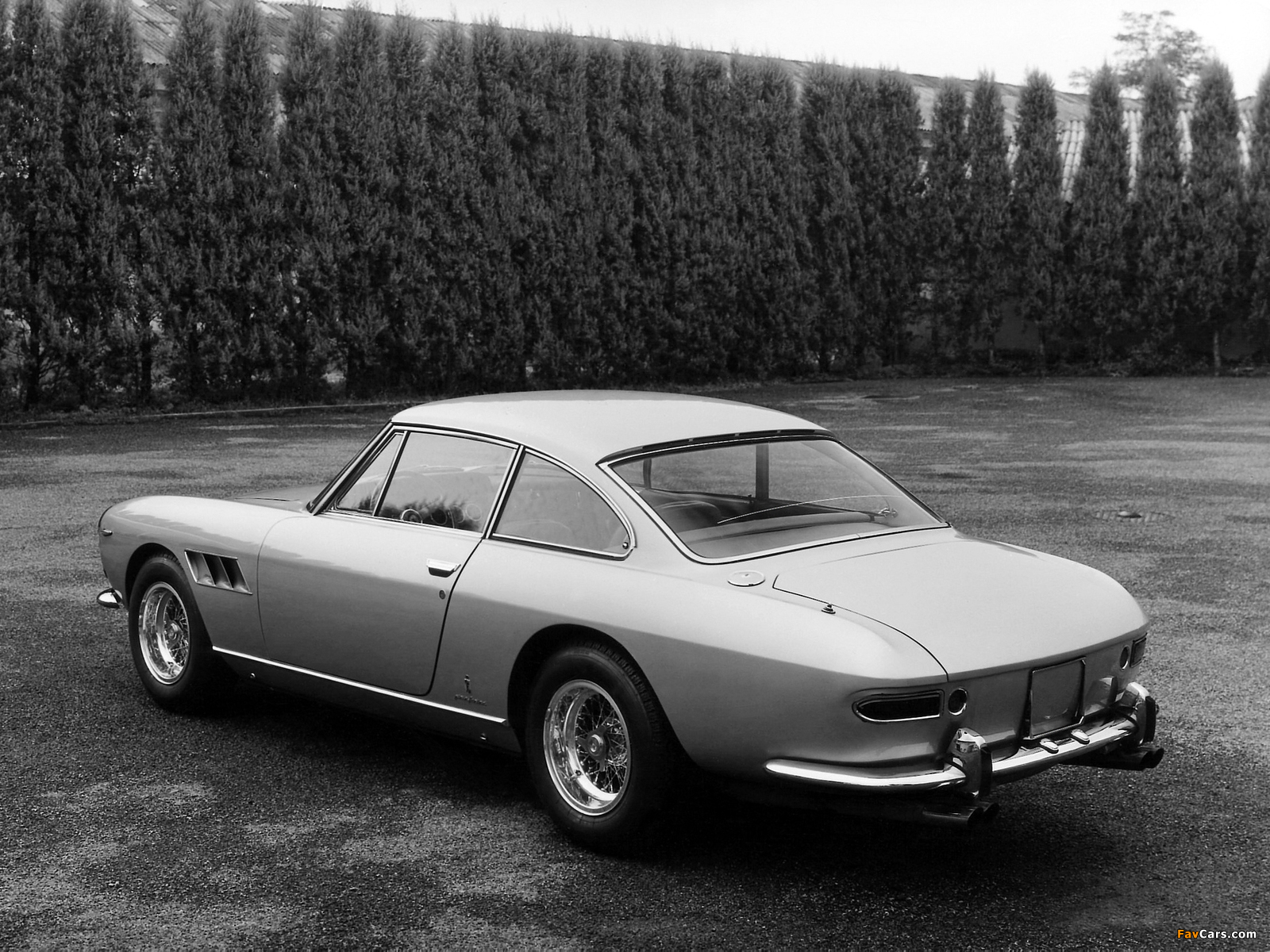 Images of Ferrari 330 GT 2+2 (Series II) 1965–67 (1600 x 1200)