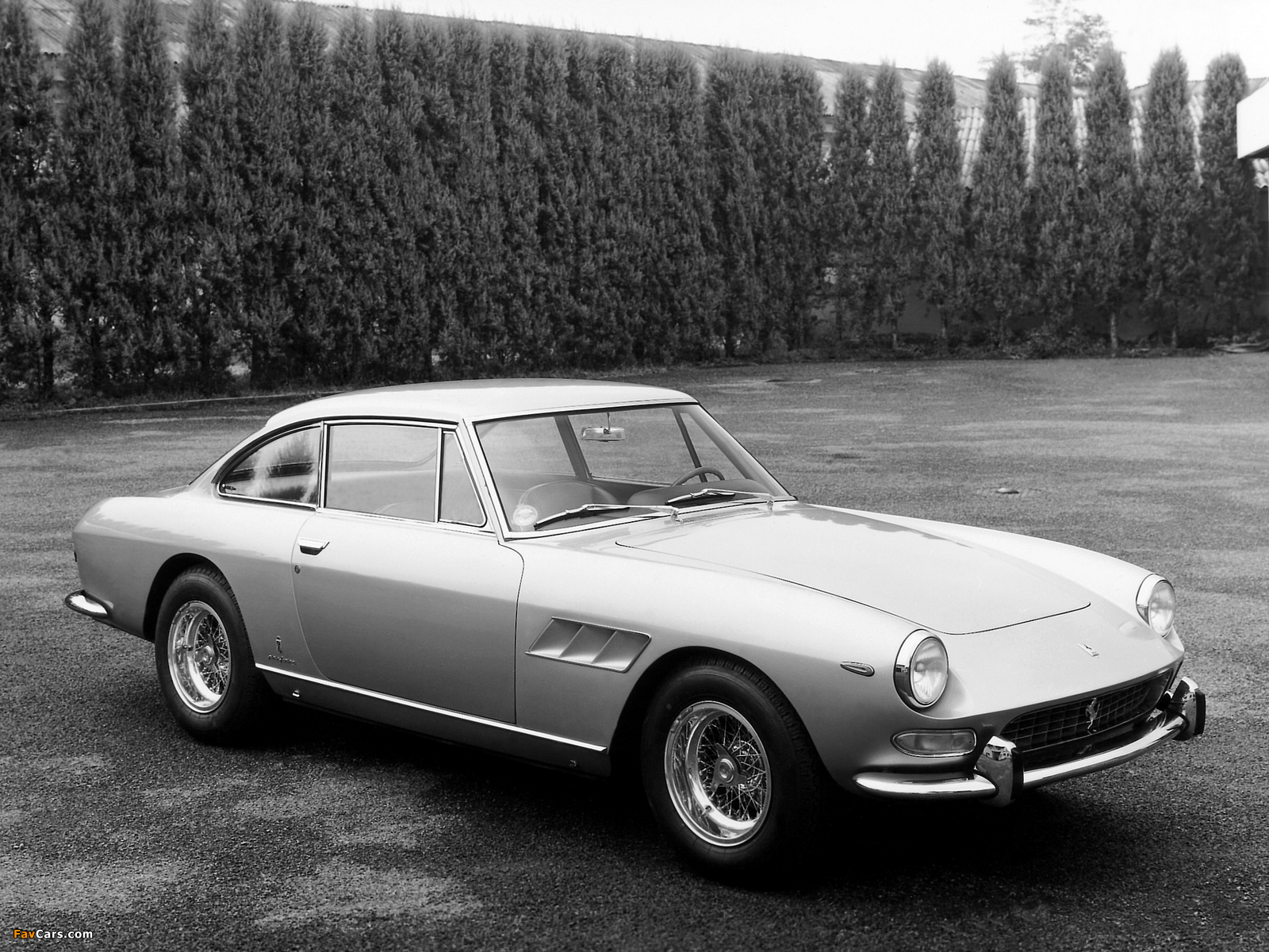 Images of Ferrari 330 GT 2+2 (Series II) 1965–67 (1600 x 1200)