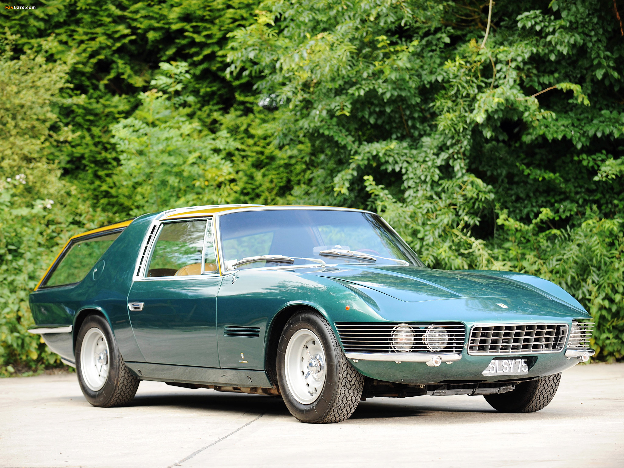 Images of Ferrari 330 GT Shooting Brake by Vignale 1968 (2048 x 1536)