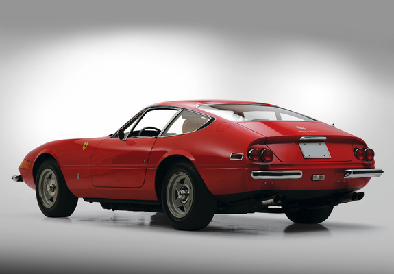 Ferrari 365 GTB/4 Daytona 1968–74 images