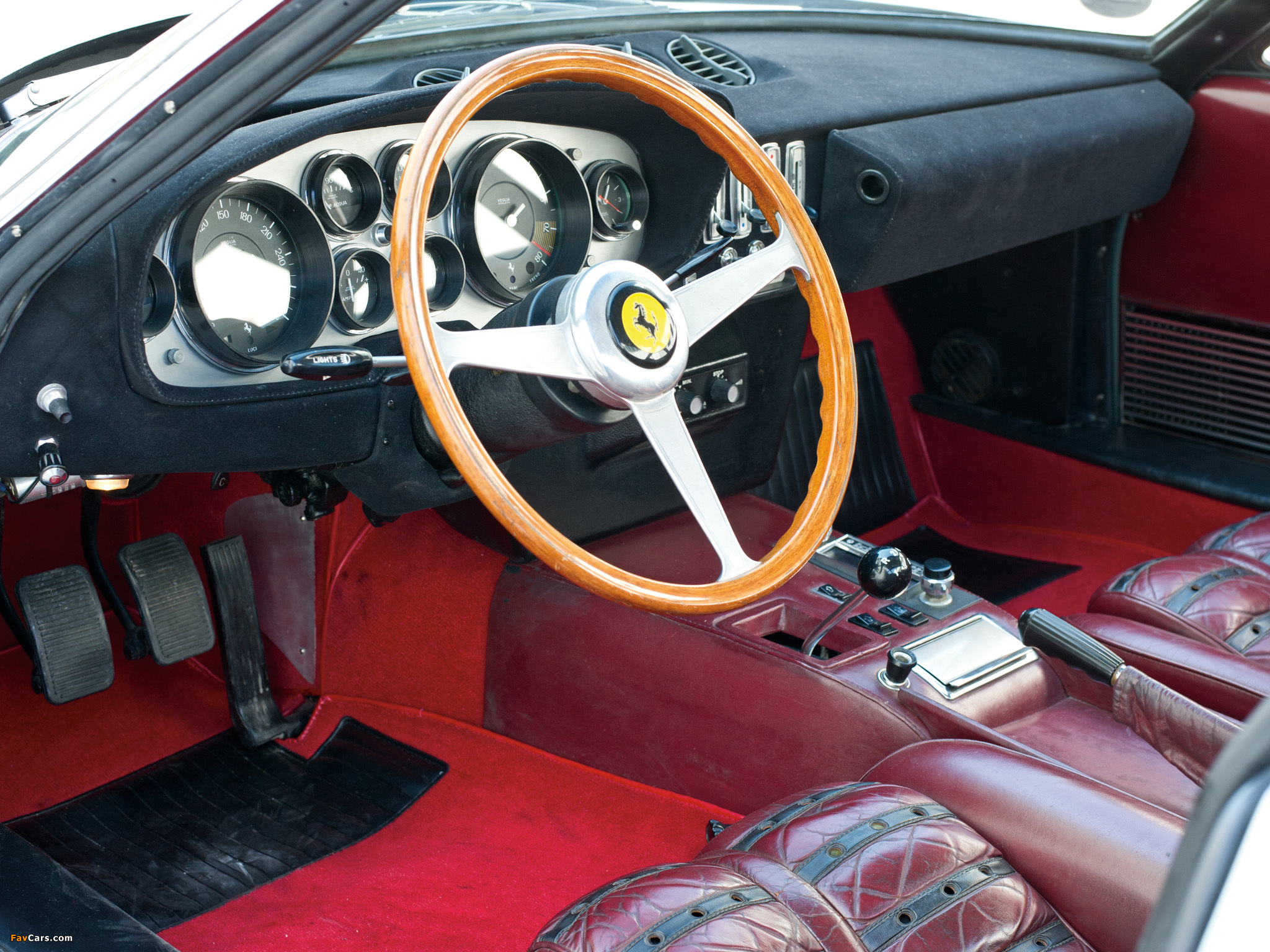 Ferrari 365 GTB/4 Daytona 1968–74 pictures (2048 x 1536)