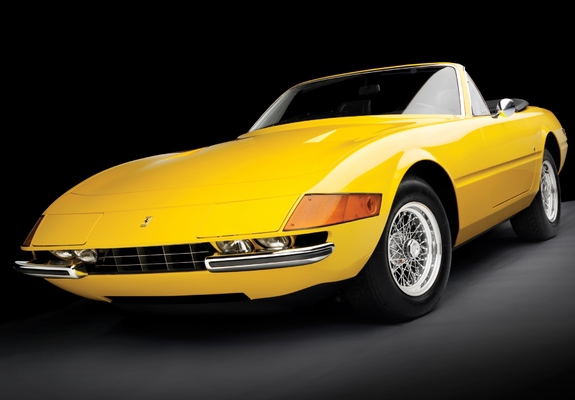 Ferrari 365 GTS/4 Daytona Spider 1970–74 images