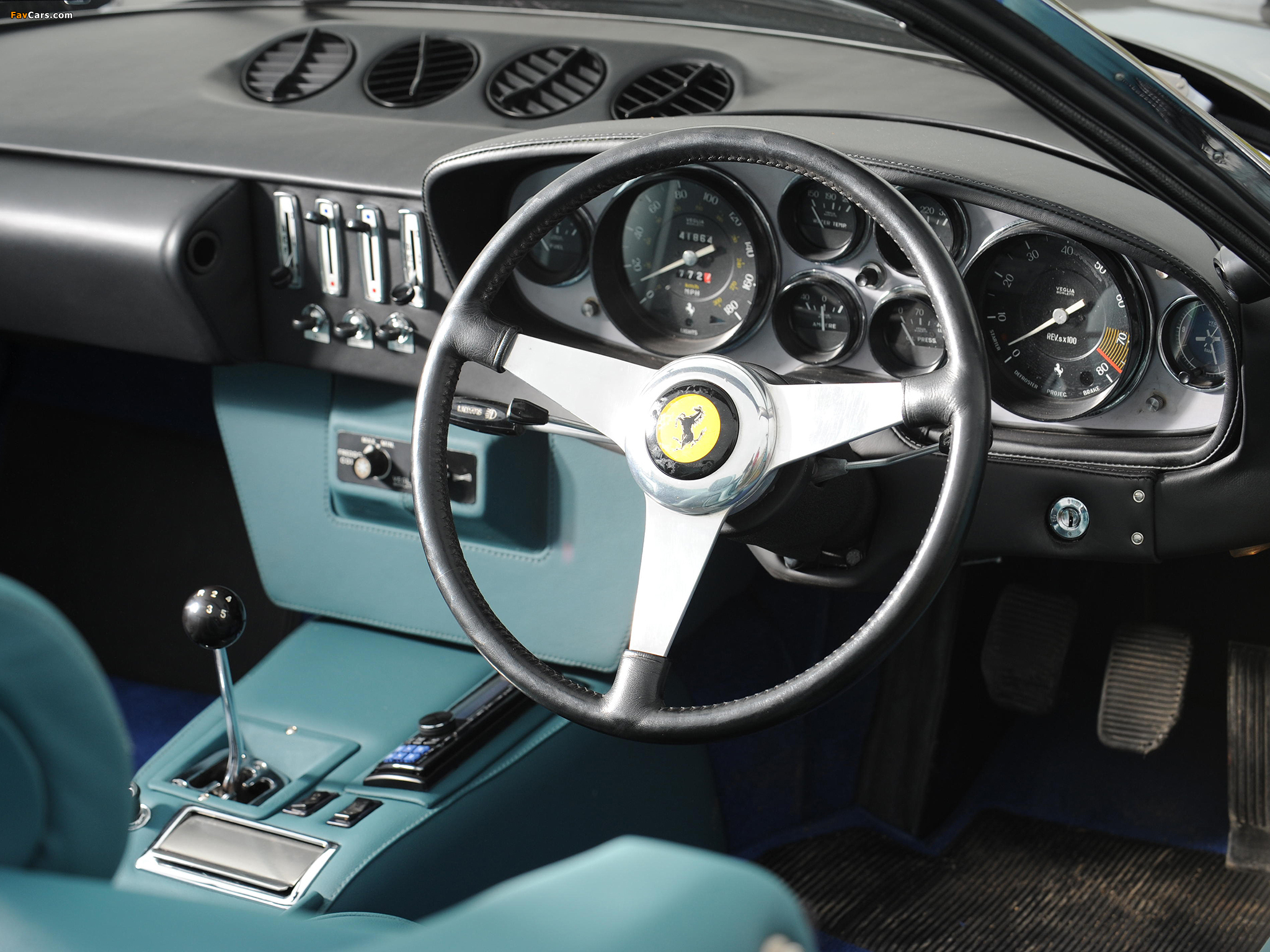 Ferrari 365 GTS/4 Daytona UK-spec 1971–74 wallpapers (2048 x 1536)