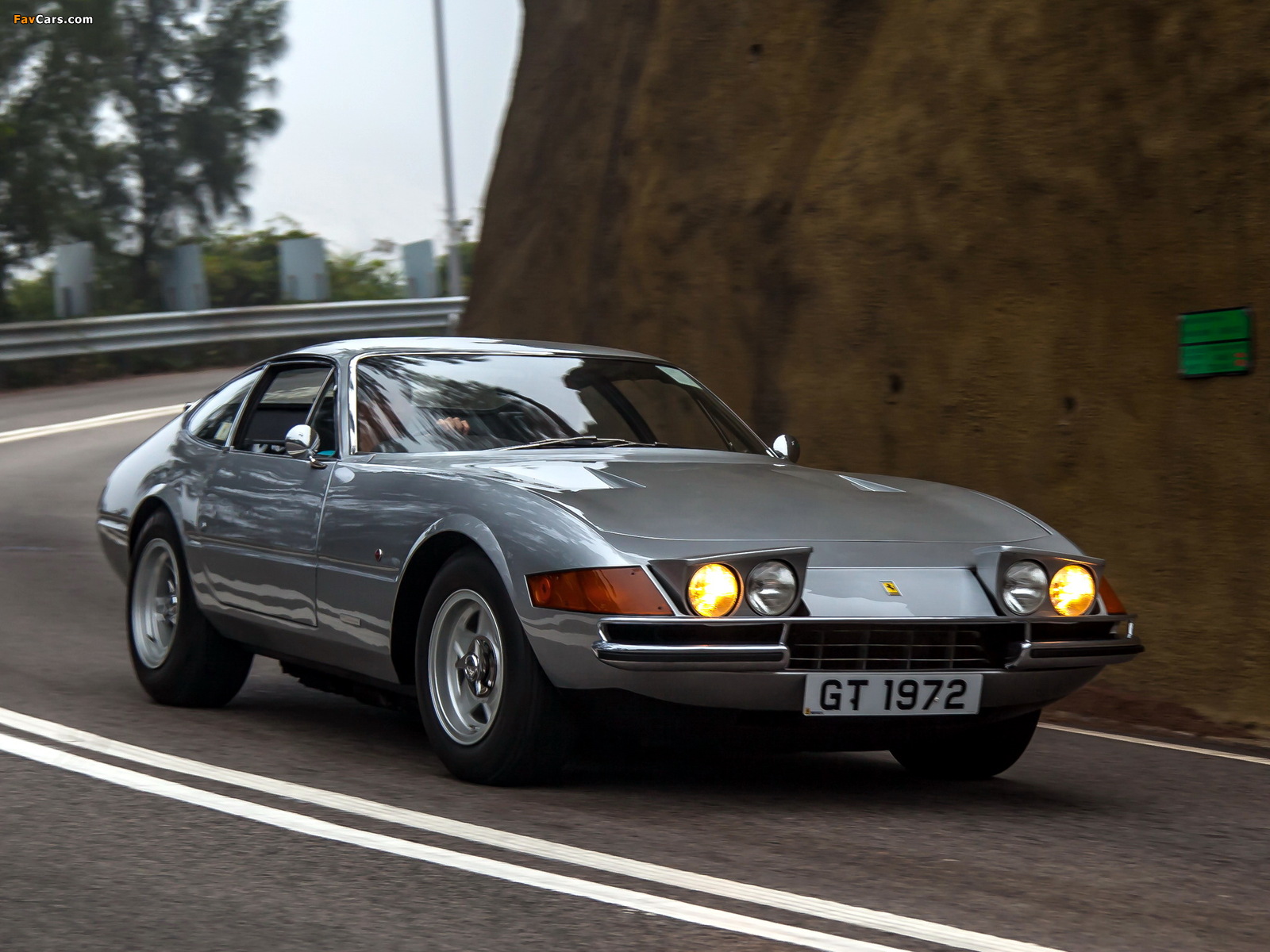 Ferrari 365 GTB/4 Daytona UK-spec 1971–73 wallpapers (1600 x 1200)