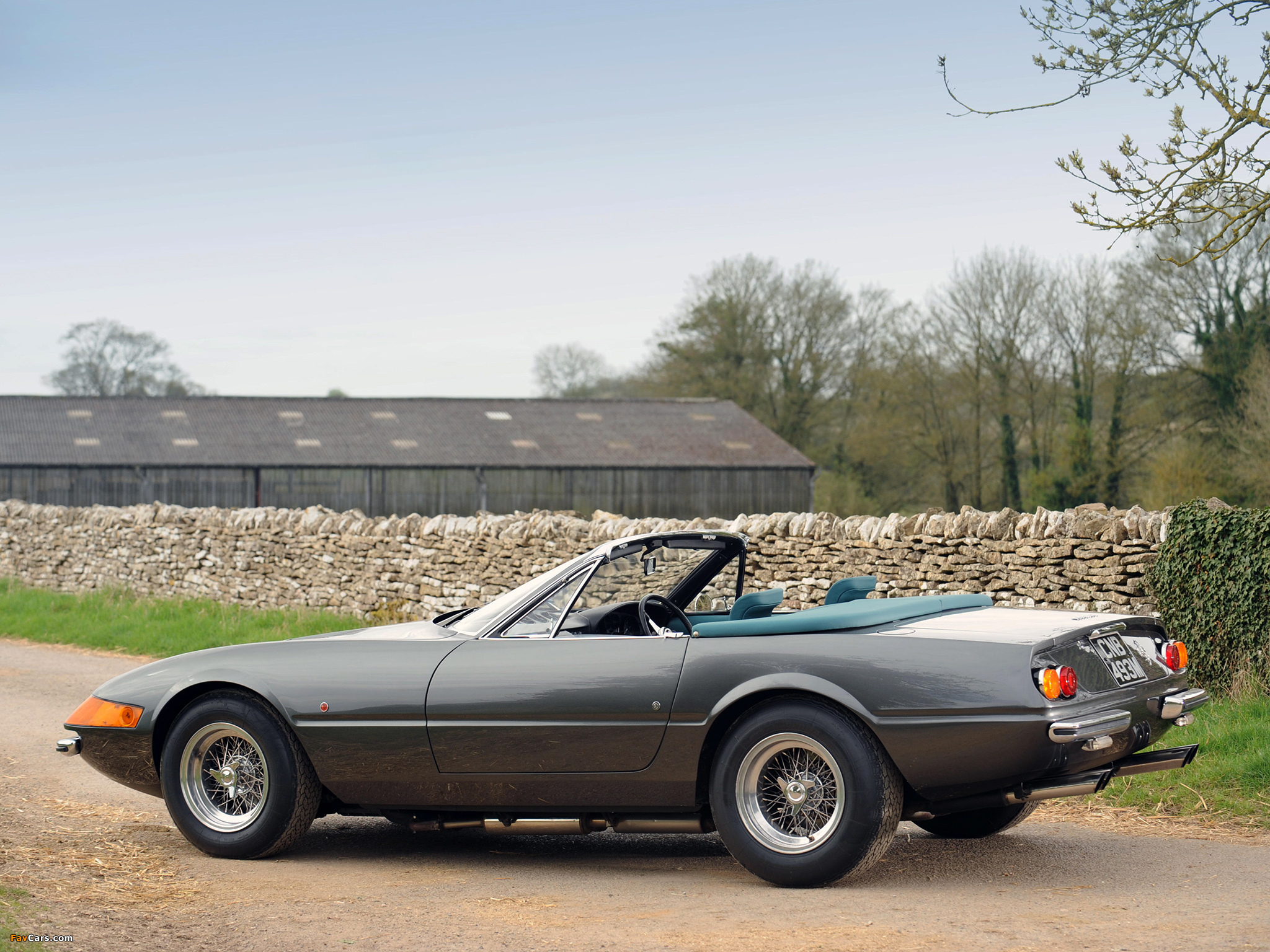 Ferrari 365 GTS/4 Daytona UK-spec 1971–74 wallpapers (2048 x 1536)