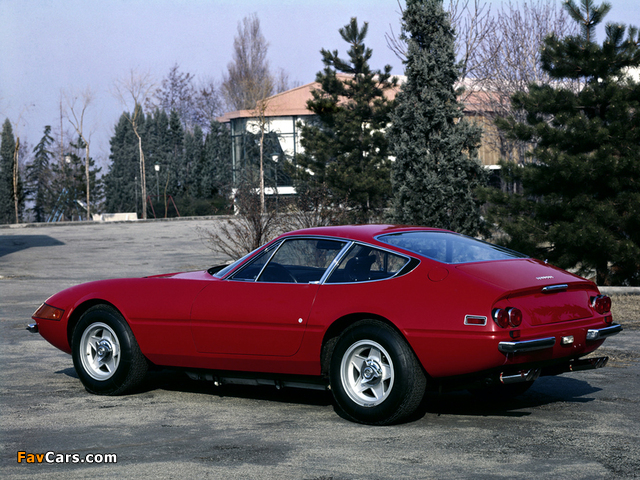 Images of Ferrari 365 GTB/4 Daytona 1968–74 (640 x 480)