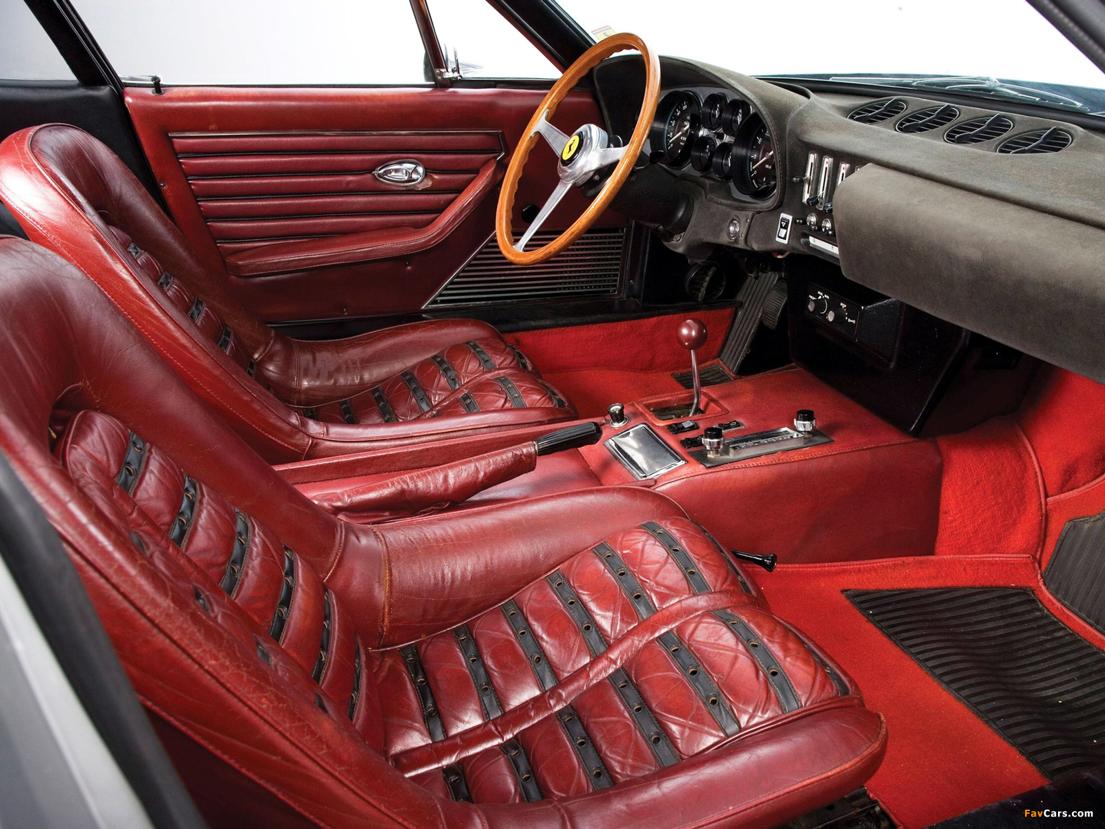 Images of Ferrari 365 GTB/4 Daytona 1968–74 (1600 x 1200)