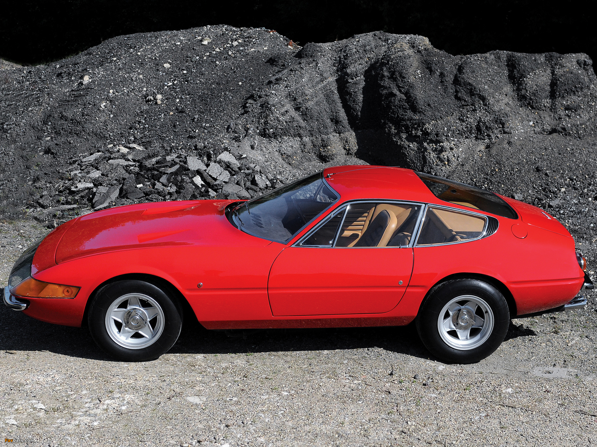 Images of Ferrari 365 GTB/4 Daytona UK-spec 1968–71 (2048 x 1536)
