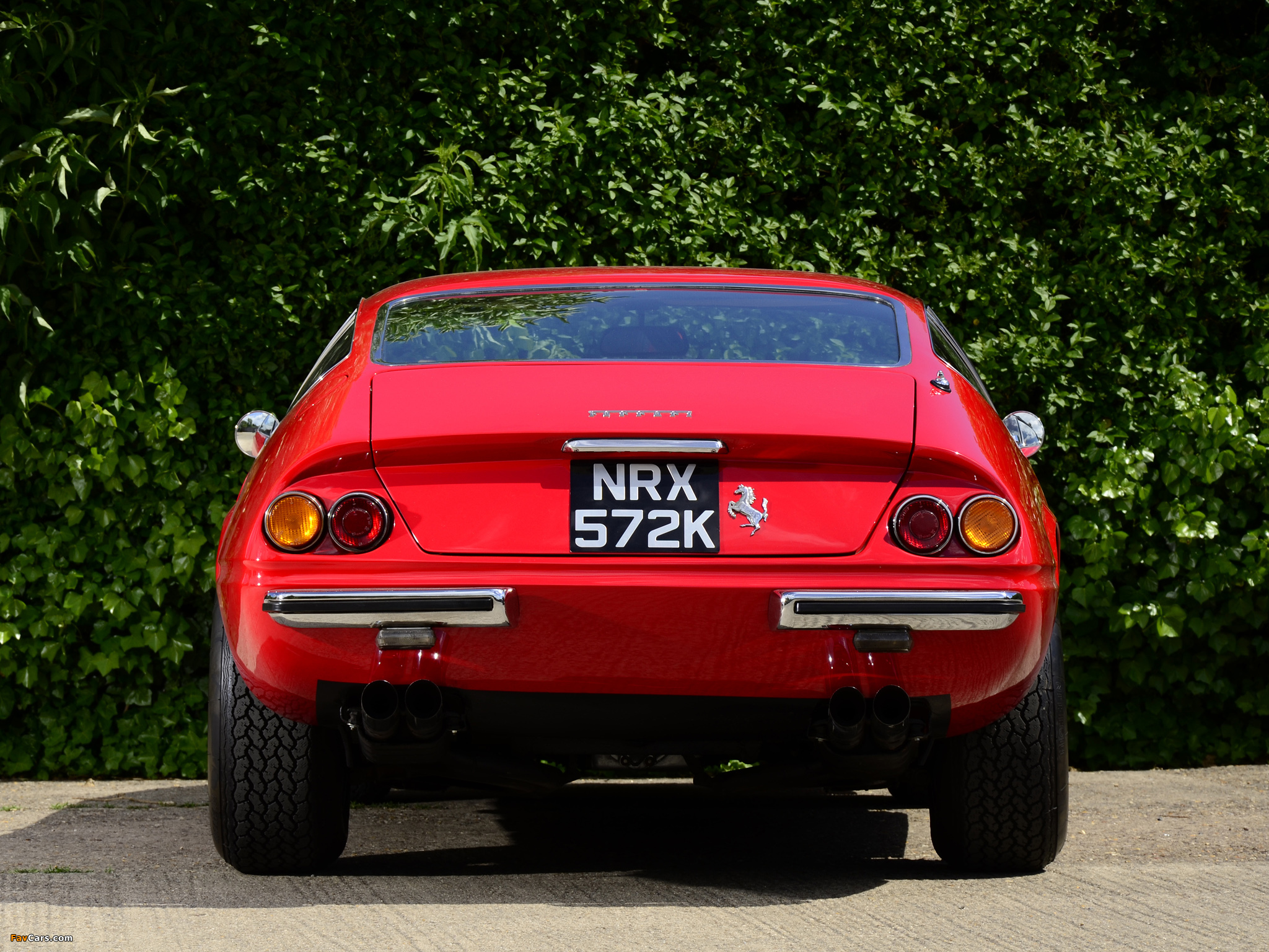 Images of Ferrari 365 GTB/4 Daytona UK-spec 1971–73 (2048 x 1536)