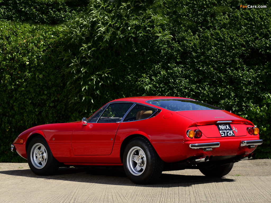 Images of Ferrari 365 GTB/4 Daytona UK-spec 1971–73 (1024 x 768)