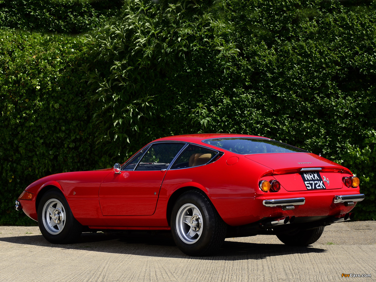 Images of Ferrari 365 GTB/4 Daytona UK-spec 1971–73 (1280 x 960)