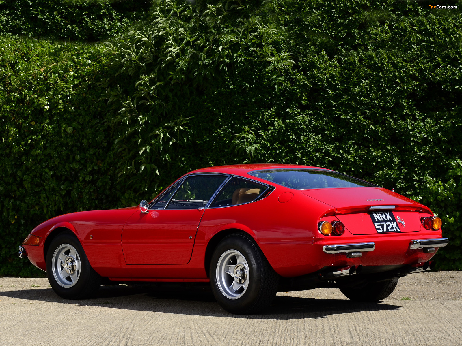 Images of Ferrari 365 GTB/4 Daytona UK-spec 1971–73 (1600 x 1200)