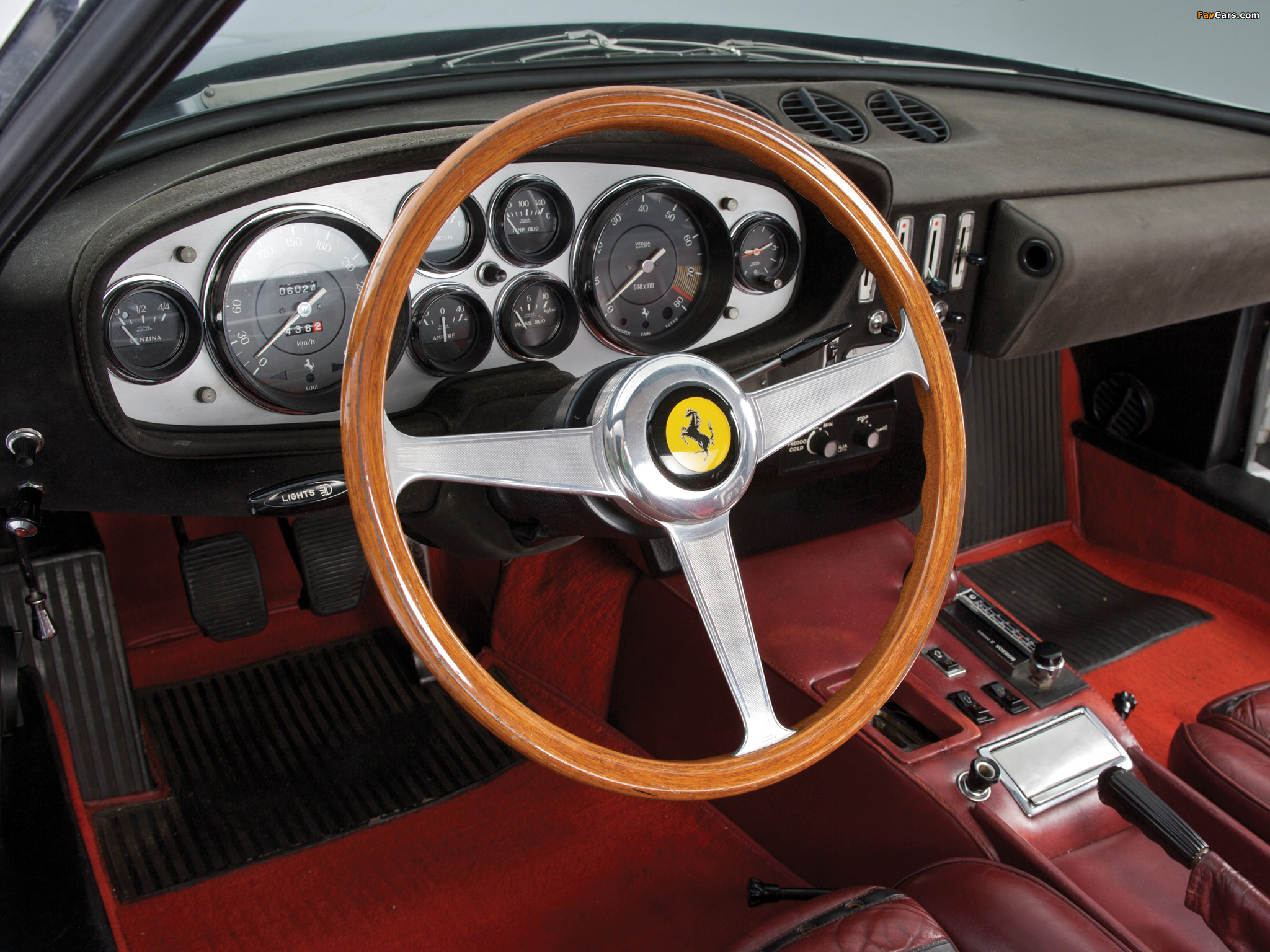 Photos of Ferrari 365 GTB/4 Daytona 1968–74 (2048 x 1536)