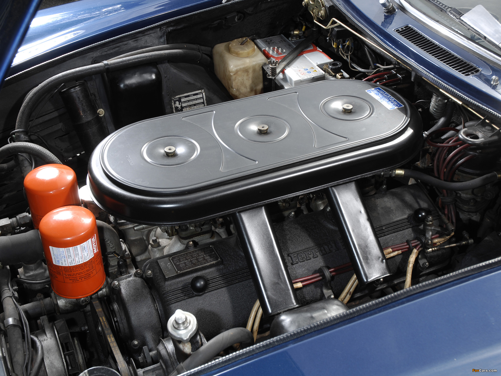 Photos of Ferrari 365 GT 2+2 1968–70 (2048 x 1536)