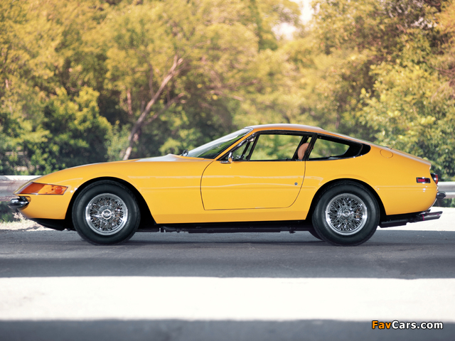 Photos of Ferrari 365 GTB/4 Daytona 1968–74 (640 x 480)