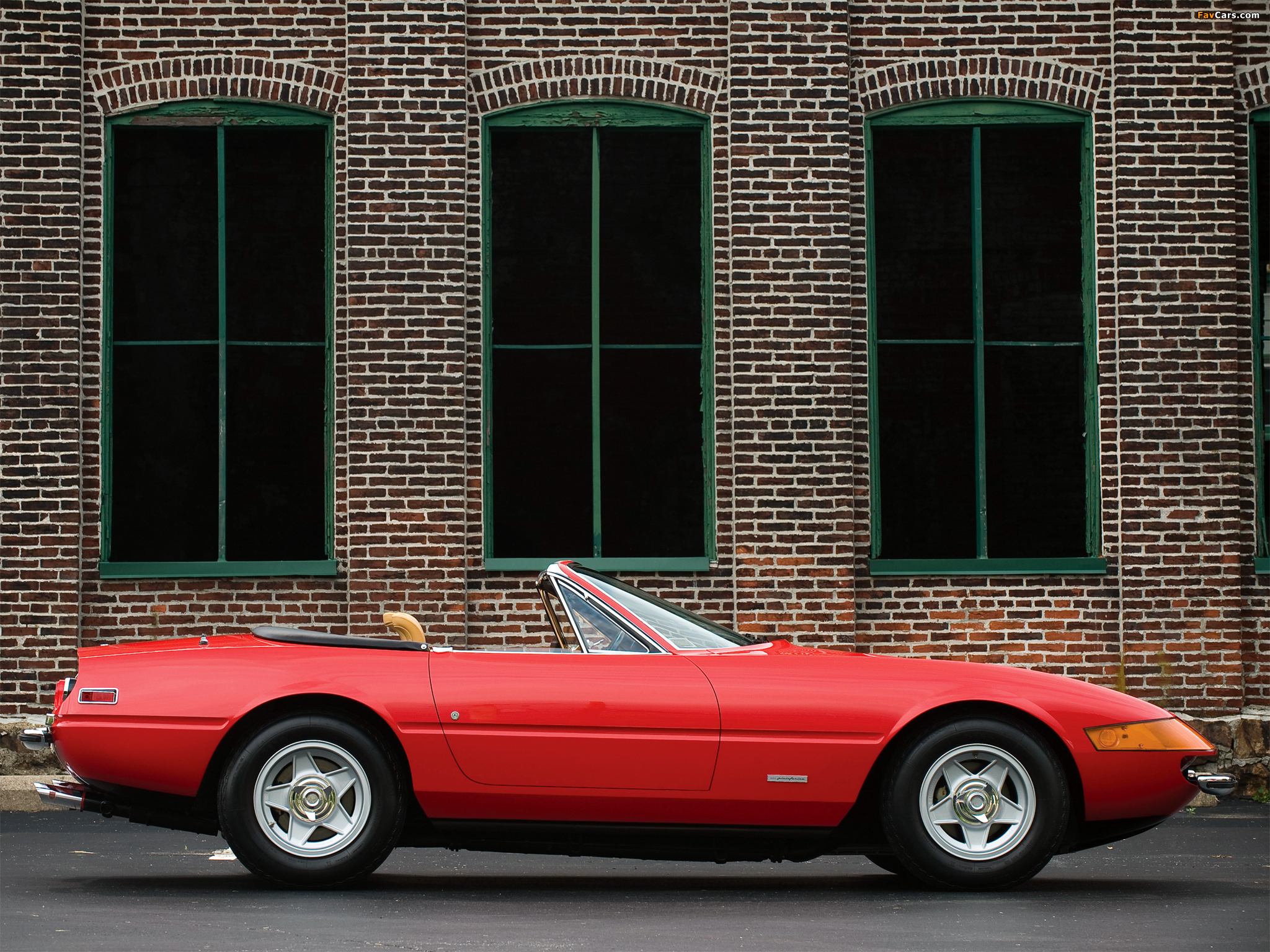 Photos of Ferrari 365 GTS/4 Daytona Spider 1970–74 (2048 x 1536)