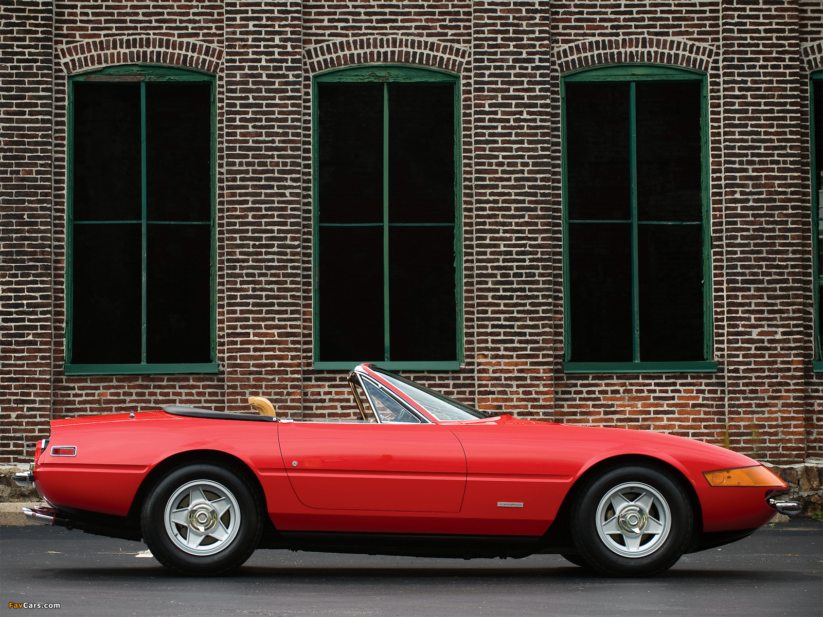 Photos of Ferrari 365 GTS/4 Daytona Spider 1970–74 (1600 x 1200)