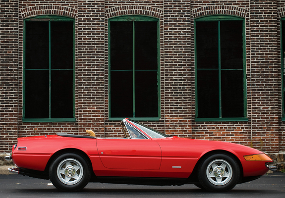 Photos of Ferrari 365 GTS/4 Daytona Spider 1970–74