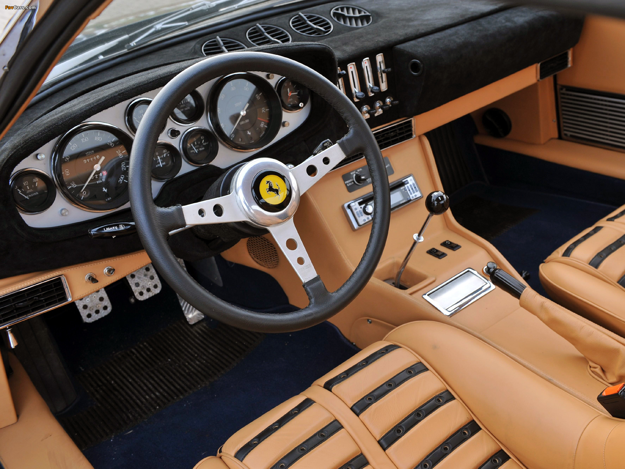 Photos of Ferrari 365 GTB/4 Daytona 1971–73 (2048 x 1536)