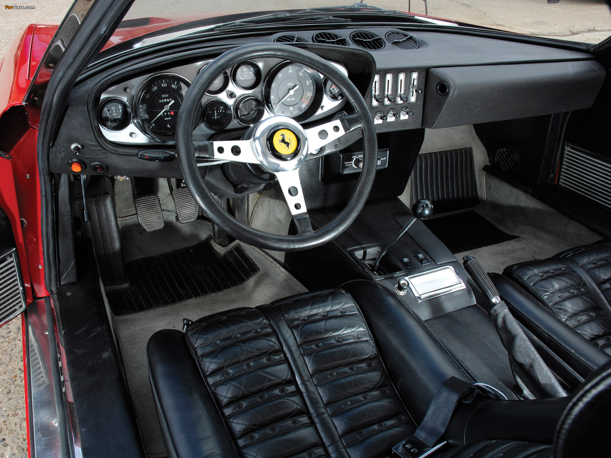 Photos of Ferrari 365 GTB/4 Daytona 1971–73 (2048 x 1536)