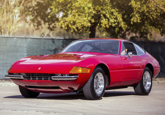 Pictures of Ferrari 365 GTB/4 Daytona 1971–73