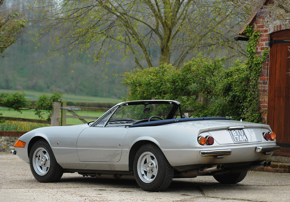 Pictures of Ferrari 365 GTS/4 Daytona UK-spec 1971–74