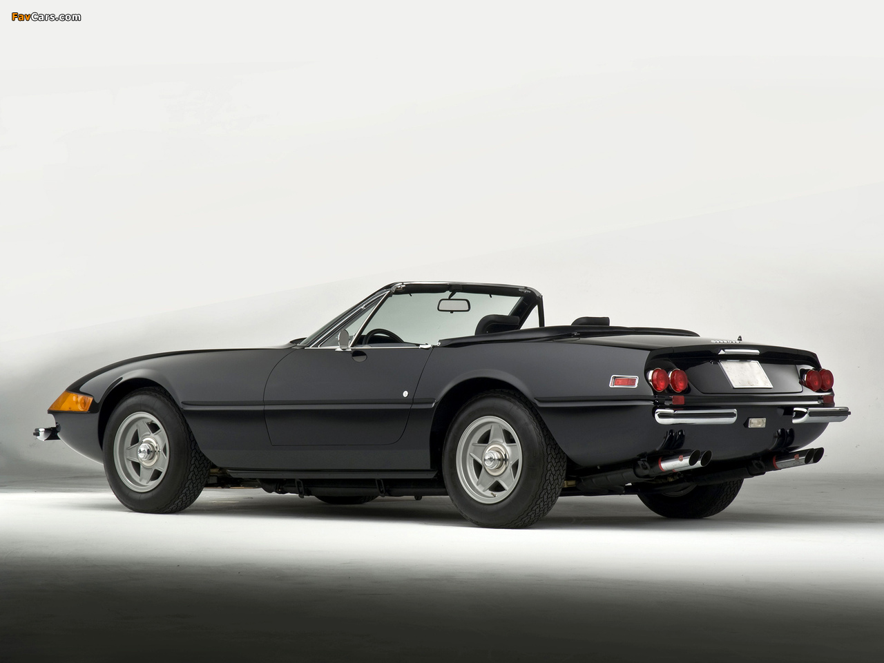 Ferrari 365 GTS/4 Daytona Spider 1970–74 wallpapers (1280 x 960)