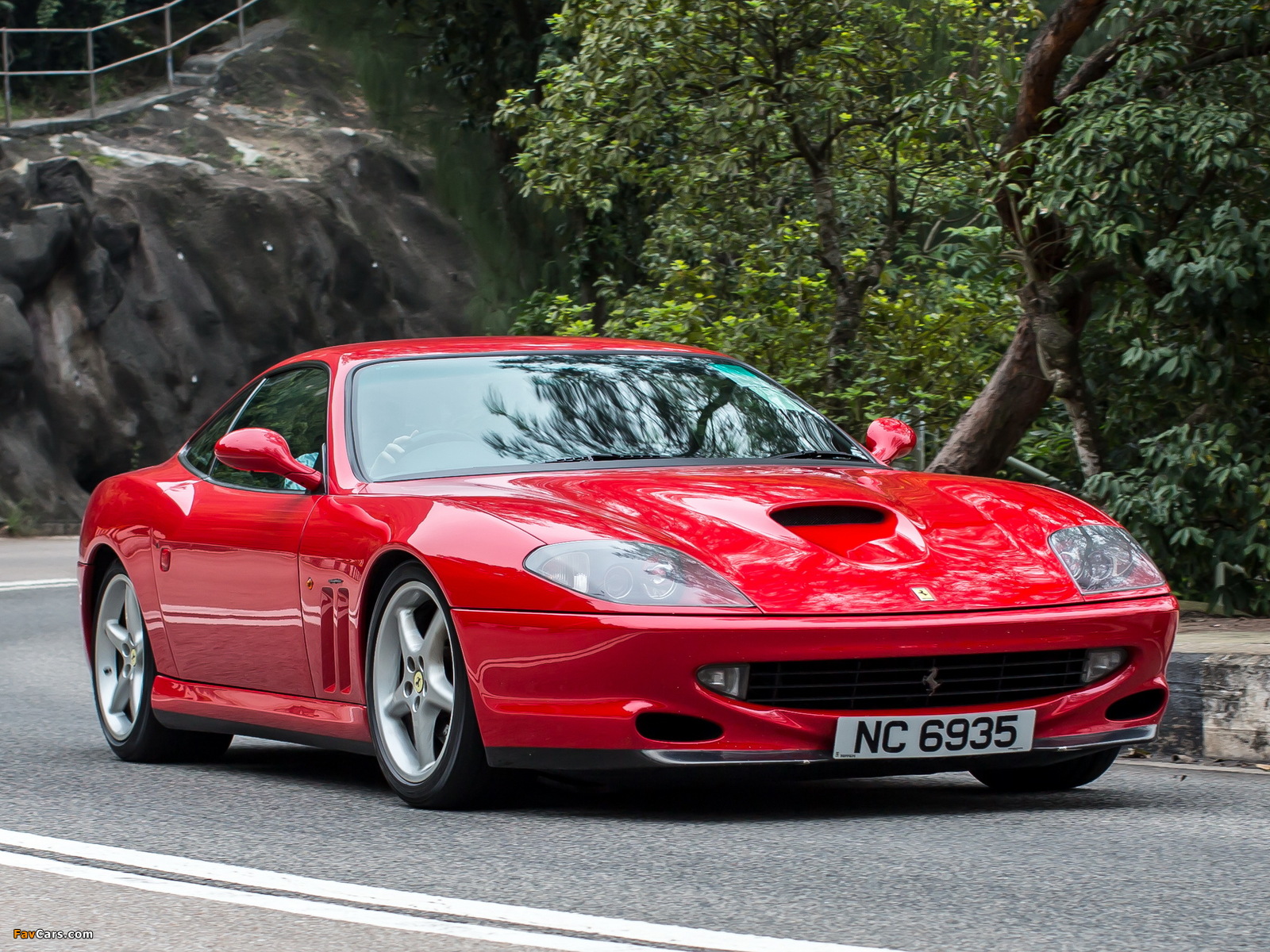 Photos of Ferrari 550 Maranello UK-spec 1996–2002 (1600 x 1200)