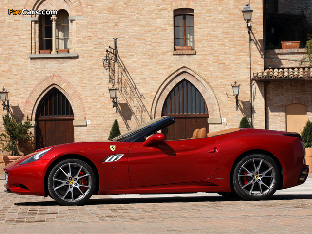 Ferrari California 30 2012 photos (640 x 480)