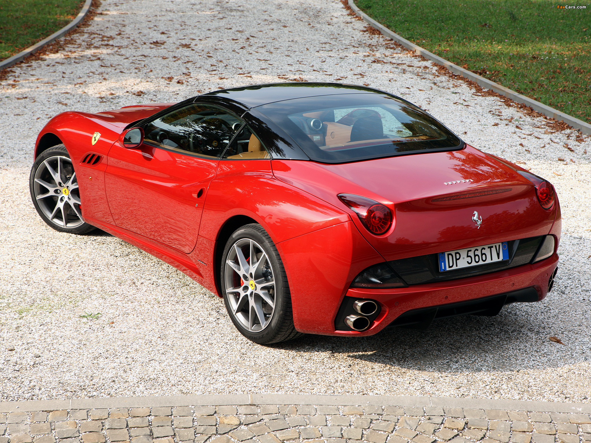 Ferrari California HELE 2010–12 wallpapers (2048 x 1536)