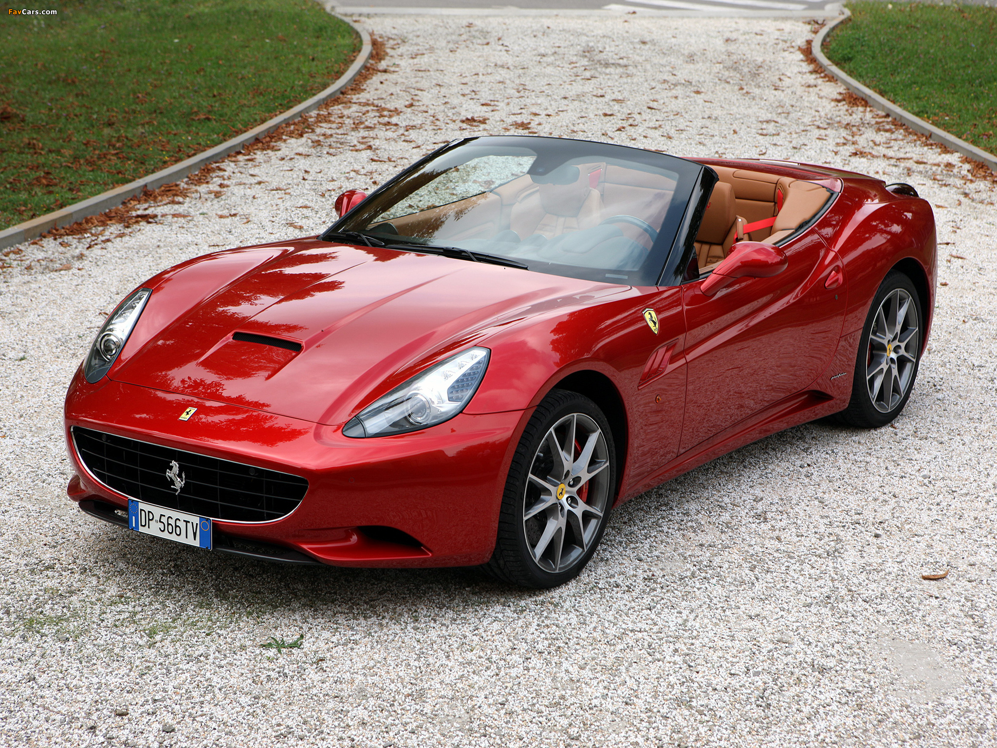 Ferrari California HELE 2010–12 wallpapers (2048 x 1536)