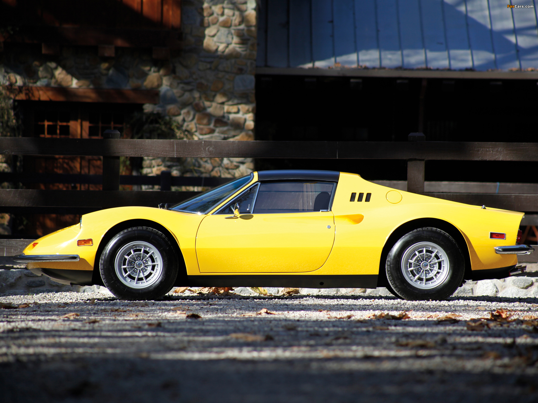 Photos of Ferrari Dino 246 GTS US-spec 1972–74 (2048 x 1536)
