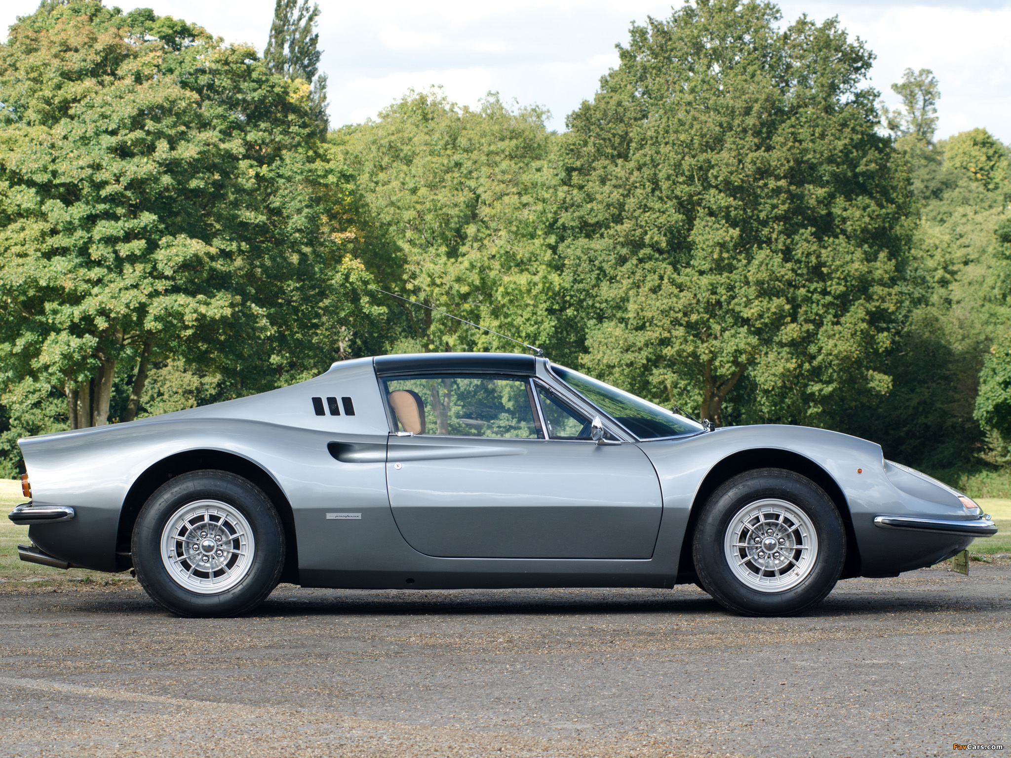 Pictures of Ferrari Dino 246 GTS UK-spec 1972–74 (2048 x 1536)